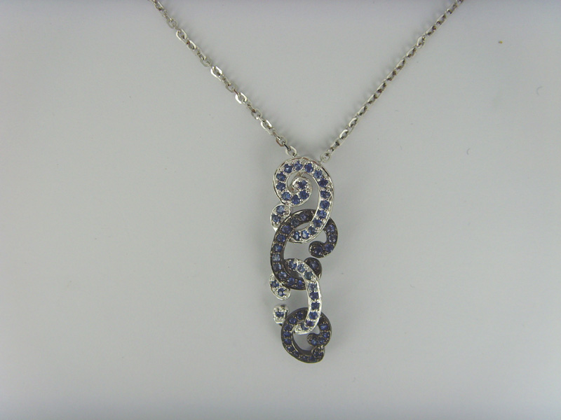 18K White / black gold sapphire pendant