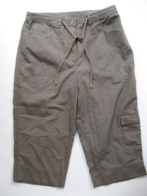 Ladies’ Cargo Capris