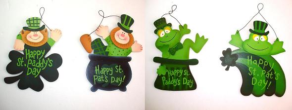 ST. PAT'S DECO WOODEN HANGING ORNAMENT