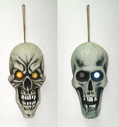 17.5" HANGING FLAT SKULL WITH 3 COLOR LED LIGHT