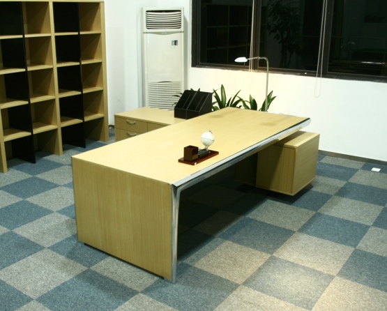 Director Desk J5